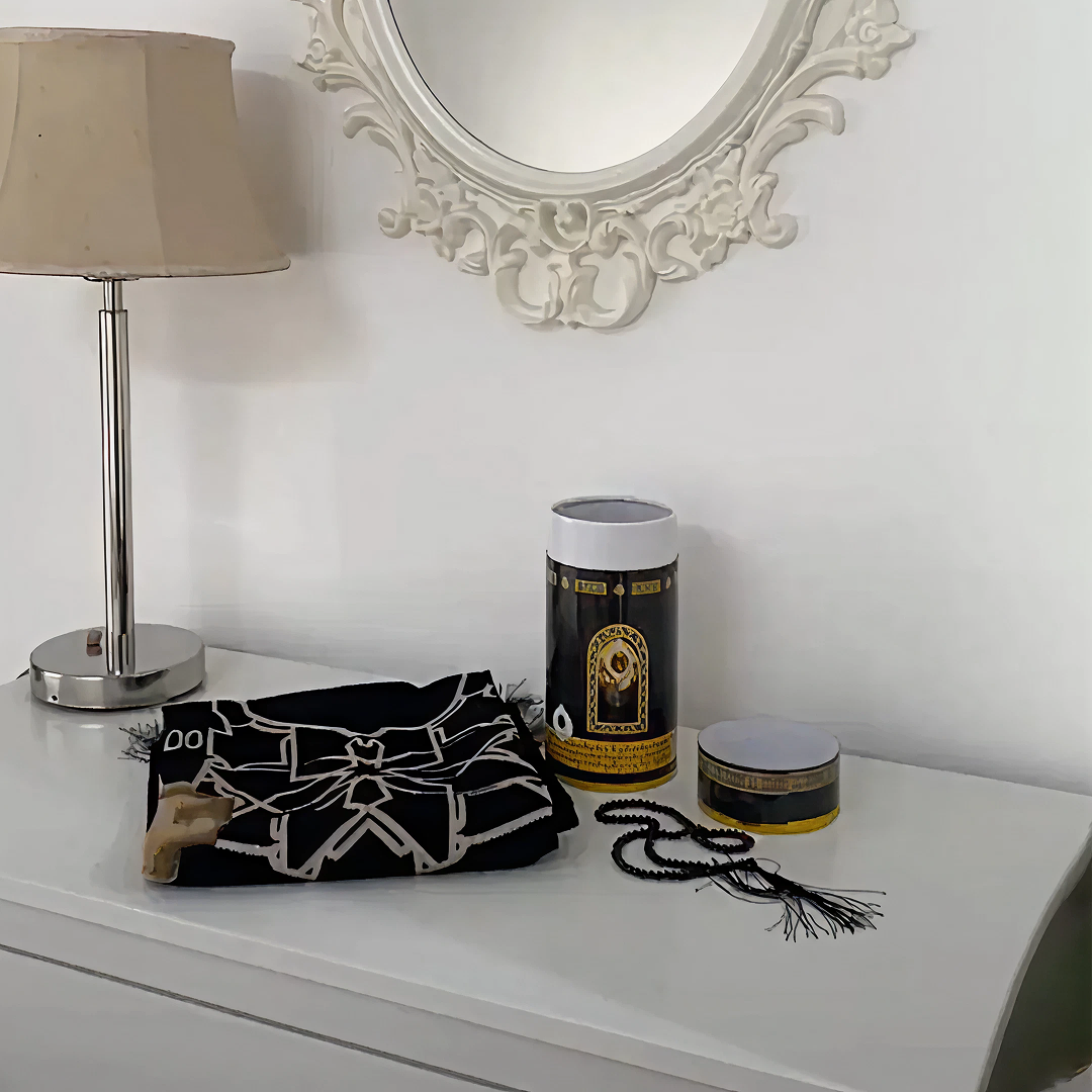 Intricate Kaaba Design Cylinder Gift Box With Muslim Prayer Rug & Prayer Beads | Islamic Gifts Set | Prayer Carpet Mat, Black